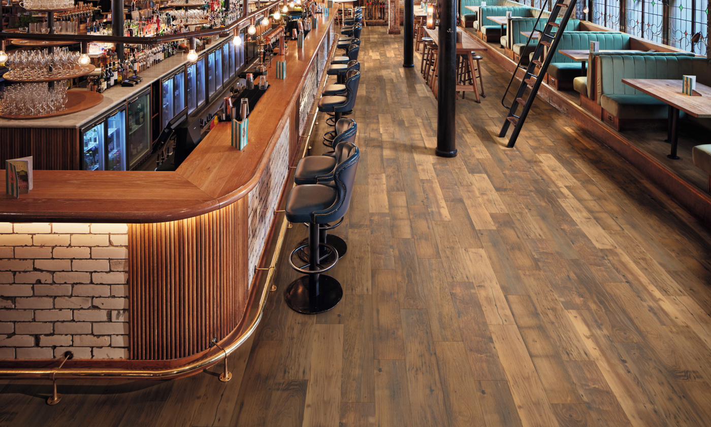 Bar with Reclaimed Chestnut EW21 | AKP-EW21 floors